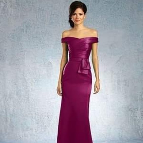 Gown - Picture 1 of 7